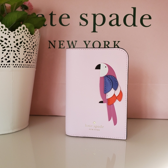 Kate Spade ♠️ Parrot Passport Case - Picture 5 of 6